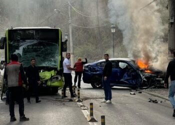 Fiul unui om de afaceri, în mașina care a luat foc