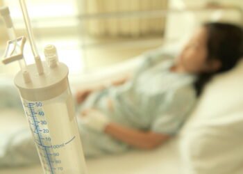 Tânără în moarte cerebrală, după o operație estetică