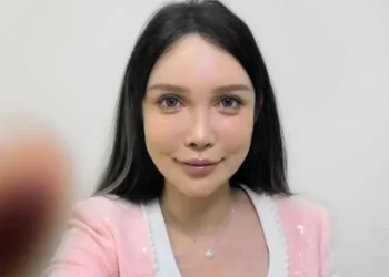 A făcut o sută de operații estetice