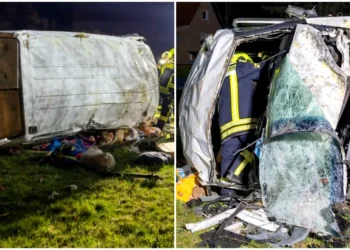 Microbuz cu nouă români, răsturnat pe șosea. Fugeau de polițiști!