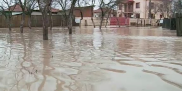 Victor Ponta, cetățean de onoare în satul pe care l-a înecat – cu recunoștință, din partea sinistraților