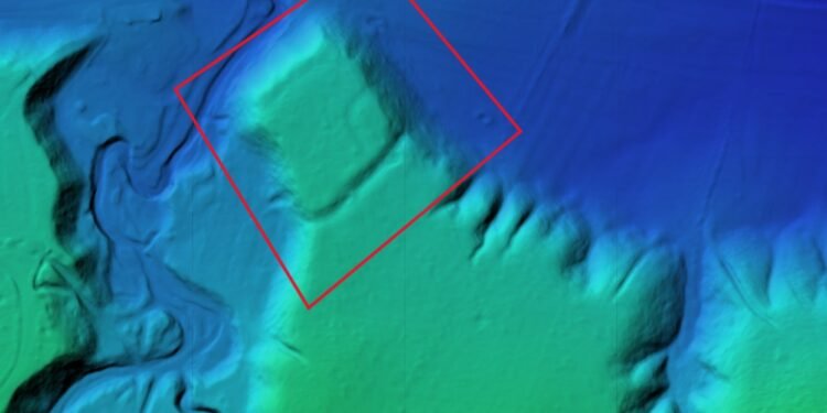 Descoperire uluitoare în pădure: o fortificație de acum 5.000 de ani, identificată cu ajutorul tehnologiei LiDAR