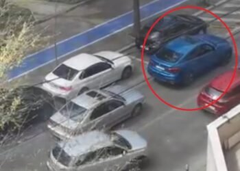 Parcare de Paște în stil românesc: direct pe banda a doua, că e mai aproape de ouăle roșii!