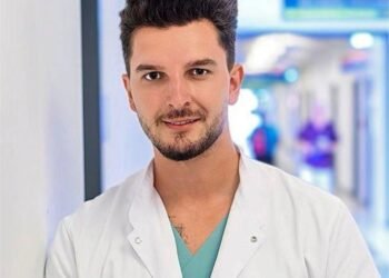 „Medicii din România sunt epuizați, din lipsa unui sistem funcțional” – Dr. Iuliu Torje, medic ATI în Germania
