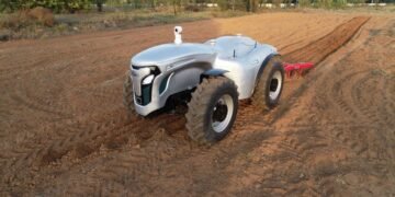 Primul tractor 5G fără șofer din lume schimbă complet regulile jocului în agricultură