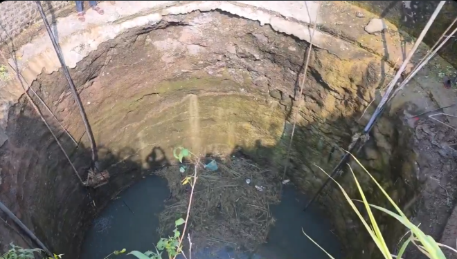 Un tractor cu muncitoare a căzut într-un puț. Cel puțin opt decese!