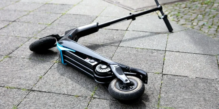 Doi copii pe o trotinetă electrică. Final fatal!