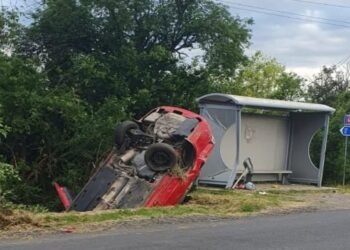 Doi tineri, de 17 și 21 de ani, au ajuns la spital