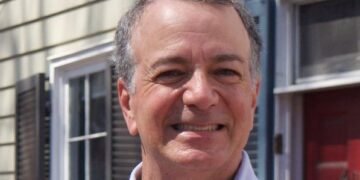 Pe cine trimite Trump ambasador la București