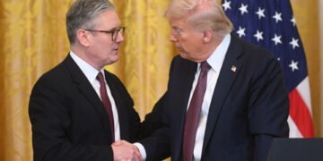 SUA elimină tarifele pentru oțel și aluminiu din Marea Britanie și reduce tariful auto la 10%