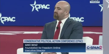 Mike Benz acuză Uniunea Europeană de cenzură și manipulare: „UE a interzis alegerile în România și persecută conservatorii din Europa”