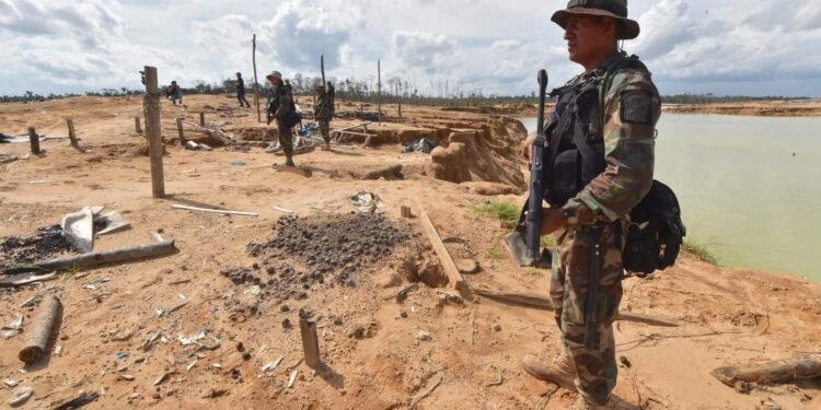 În Peru, grupări criminale atacă mine de aur