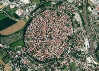 Nördlingen – Orașul circular din inima craterului Ries