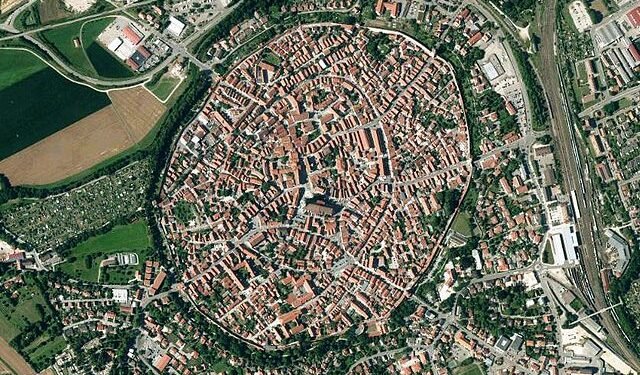 Nördlingen – Orașul circular din inima craterului Ries