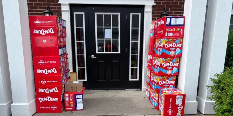 Un copil a comandat acadele de mii de dolari