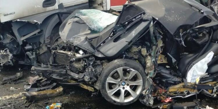 Trafic blocat după un accident