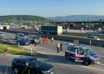 Tragedie pe o autostradă din Austria: Un român de 48 de ani, spulberat de un vehicul greu pe A1