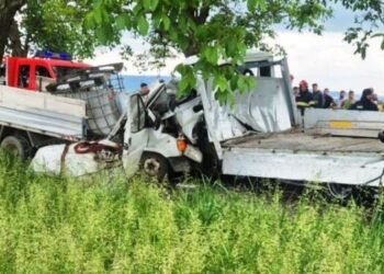 Trei morți și un rănit grav după un accident frontal între două autoutilitare