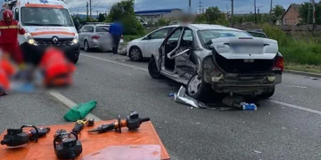 Patru mașini lovite, o tânără de 18 ani în stare gravă