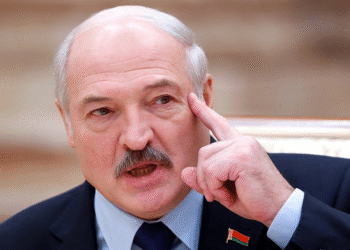 Lukașenko îi îndeamnă pe fermierii din Belarus să cultive mai mulți cartofi pentru a putea hrăni Rusia