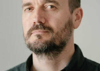 Percheziții acasă la un cunoscut jurnalist