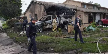 Tragedie în San Diego: un avion s-a prăbușit peste un cartier rezidențial, zeci de case și mașini cuprinse de flăcări