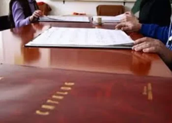 Guvernul ar crește norma didactică a profesorilor, să facă economii la buget