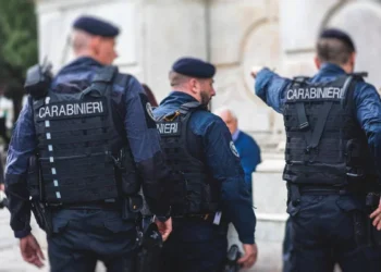 Un român a împrumutat șase copii de la prieteni, să obțină ajutoare sociale