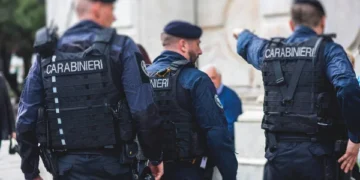 Un român a împrumutat șase copii de la prieteni, să obțină ajutoare sociale