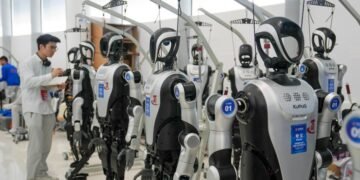 Roboții umanoizi încep să lucreze în fabricile din China