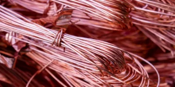 Furt masiv de cabluri de cupru paralizează trenurile de mare viteză – mii de pasageri blocați peste noapte