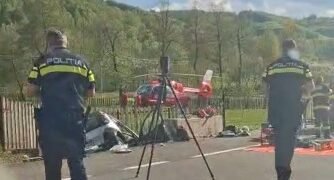 Elicopter SMURD pe DN 66. Trei victime!