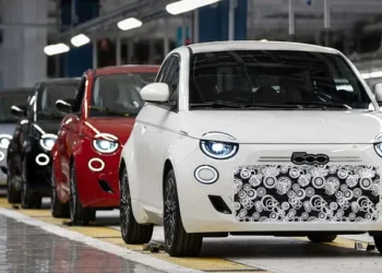Fiat 500 revine la motoarele pe benzină