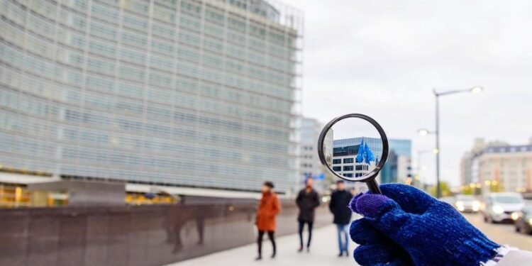 Cere măsuri pentru a pune capăt secretului din jurul finanțării ONG-urilor