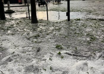 Furtună violentă cu grindină la Paris, după cea din Spania