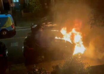 Român acuzat de incendiere în ancheta legată de atacurile asupra proprietăților premierului britanic Keir Starmer