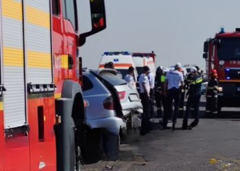 Planul Roșu de Intervenție activat, microbuz cu 13 persoane lovit de mașină