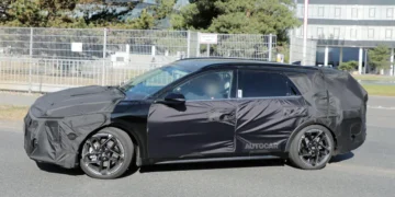Kia K4 Touring, surprins în teste în Europa