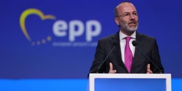 Manfred Weber acuză PSD că nu luptă pentru Nicușor Dan