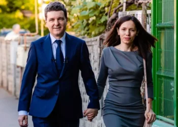Decizie pentru Nicușor Dan? Averile nevestelor rămân nepublice!