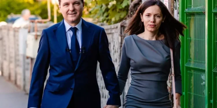 Decizie pentru Nicușor Dan? Averile nevestelor rămân nepublice!