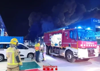 Peste 160.000 de oameni avertizați din cauza unui nor toxic de clor