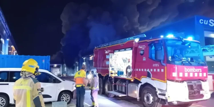 Peste 160.000 de oameni avertizați din cauza unui nor toxic de clor