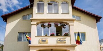 Primar ales acum trei zile, săltat de mascați