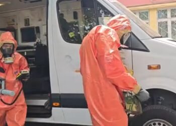 Cutii radioactive descoperite la un liceu, autoritățile intervin rapid