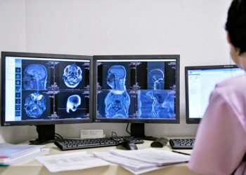 Opt radiologi au renunțat la gărzi. Cauza reală ar putea fi schimbarea șefului de secție