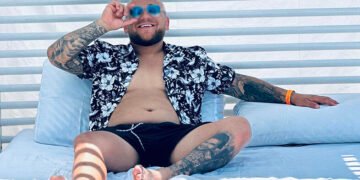 Interlopul care și-a tatuat o mitralieră pe ceafă a fost condamnat