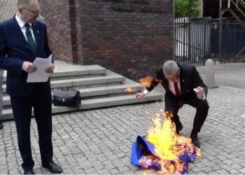 Ireal. Un candidat a dat foc steagului Uniunii Europene!
