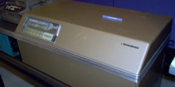 A găsit în beci un supercomputer rar din anii ’50