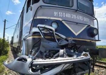 Și-a pierdut viața după ce autoutilitara sa a fost lovită de un tren